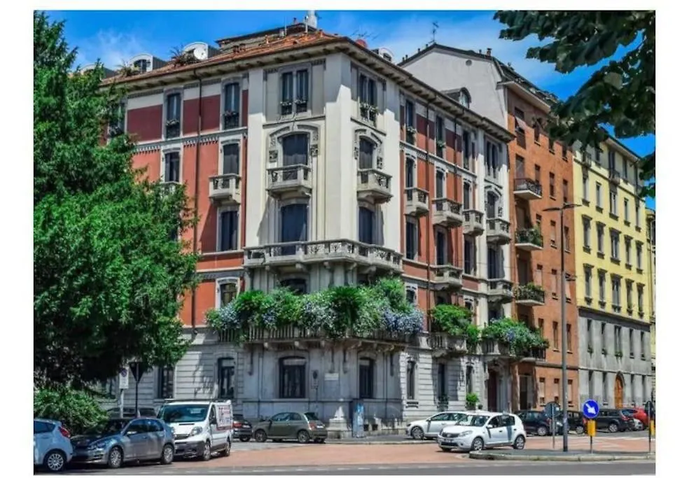 Milan City Center Luxury Apartment With Balcony Italia