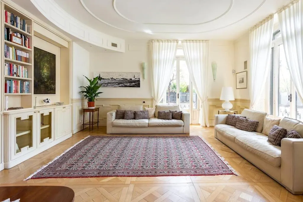 Milan City Center Luxury Apartment With Balcony